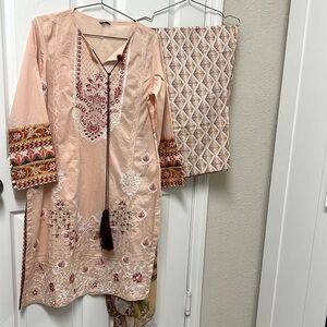 Vintage Pakistani Indian beautiful embroidery shalwar kameez in peach color #468